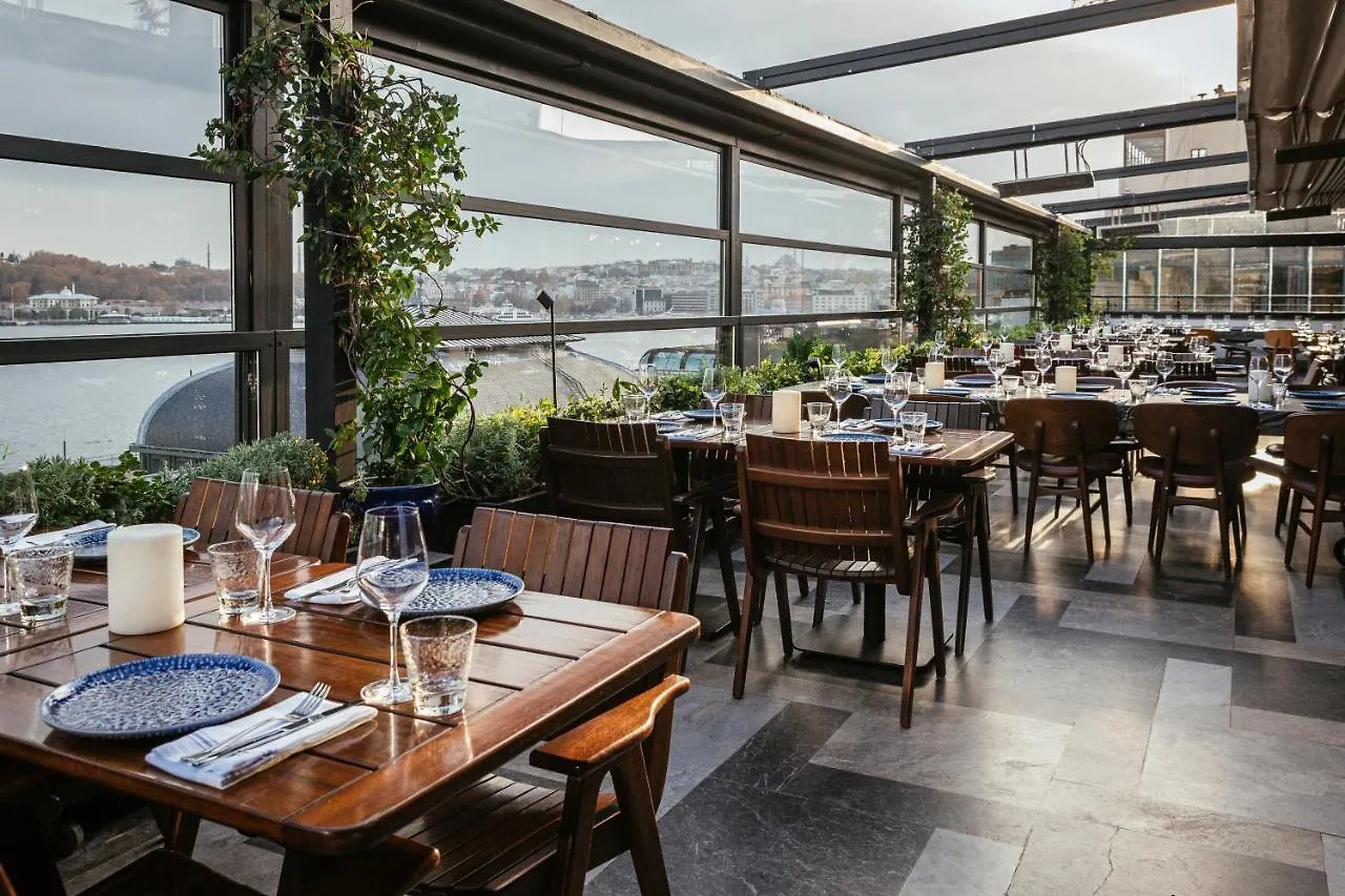Novotel Istanbul Bosphorus Hotel