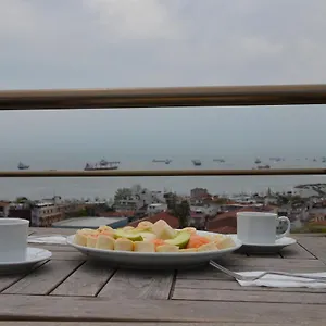 3* Hotel The Reina