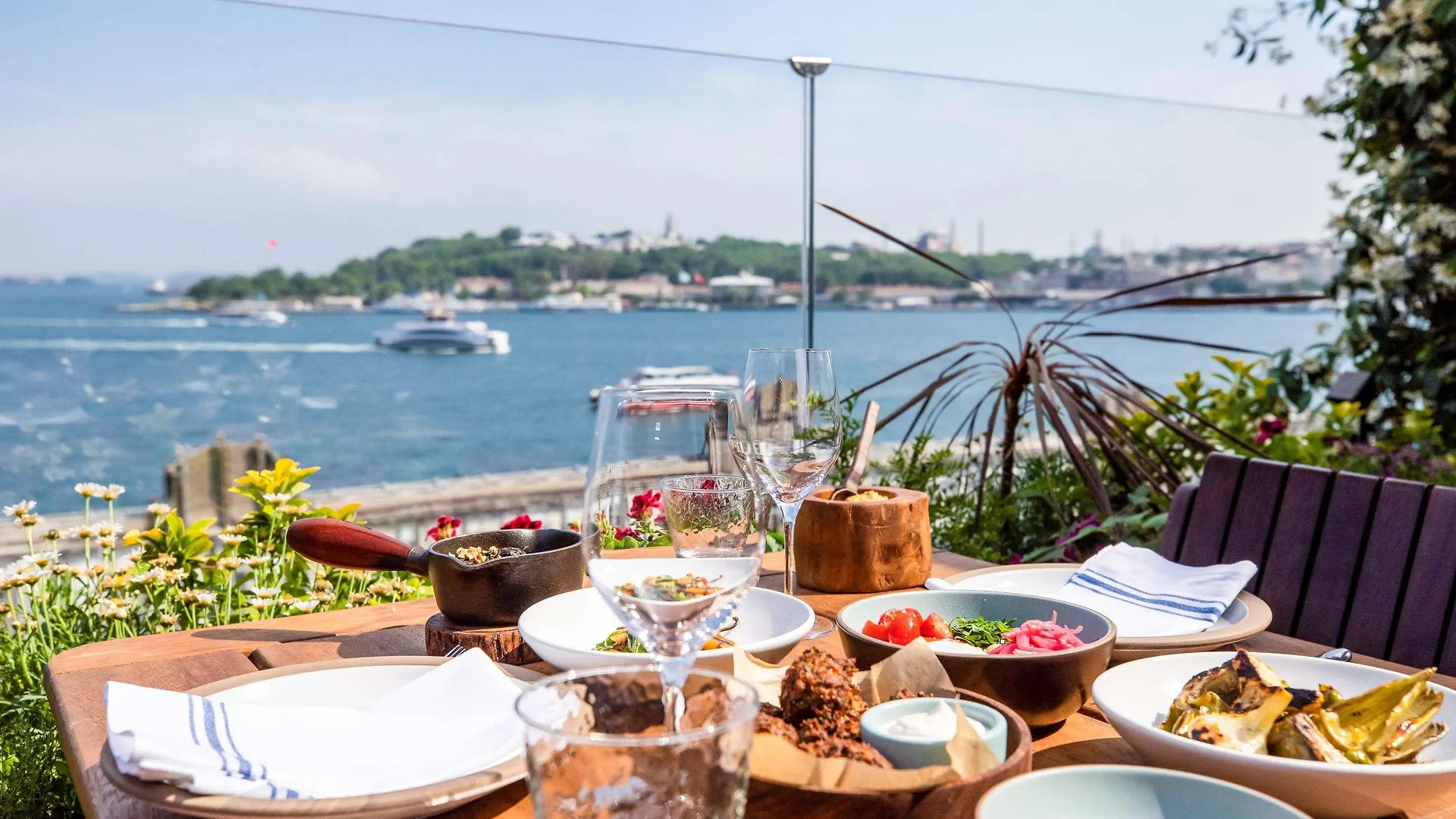 Novotel Istanbul Bosphorus Hotel 5*,