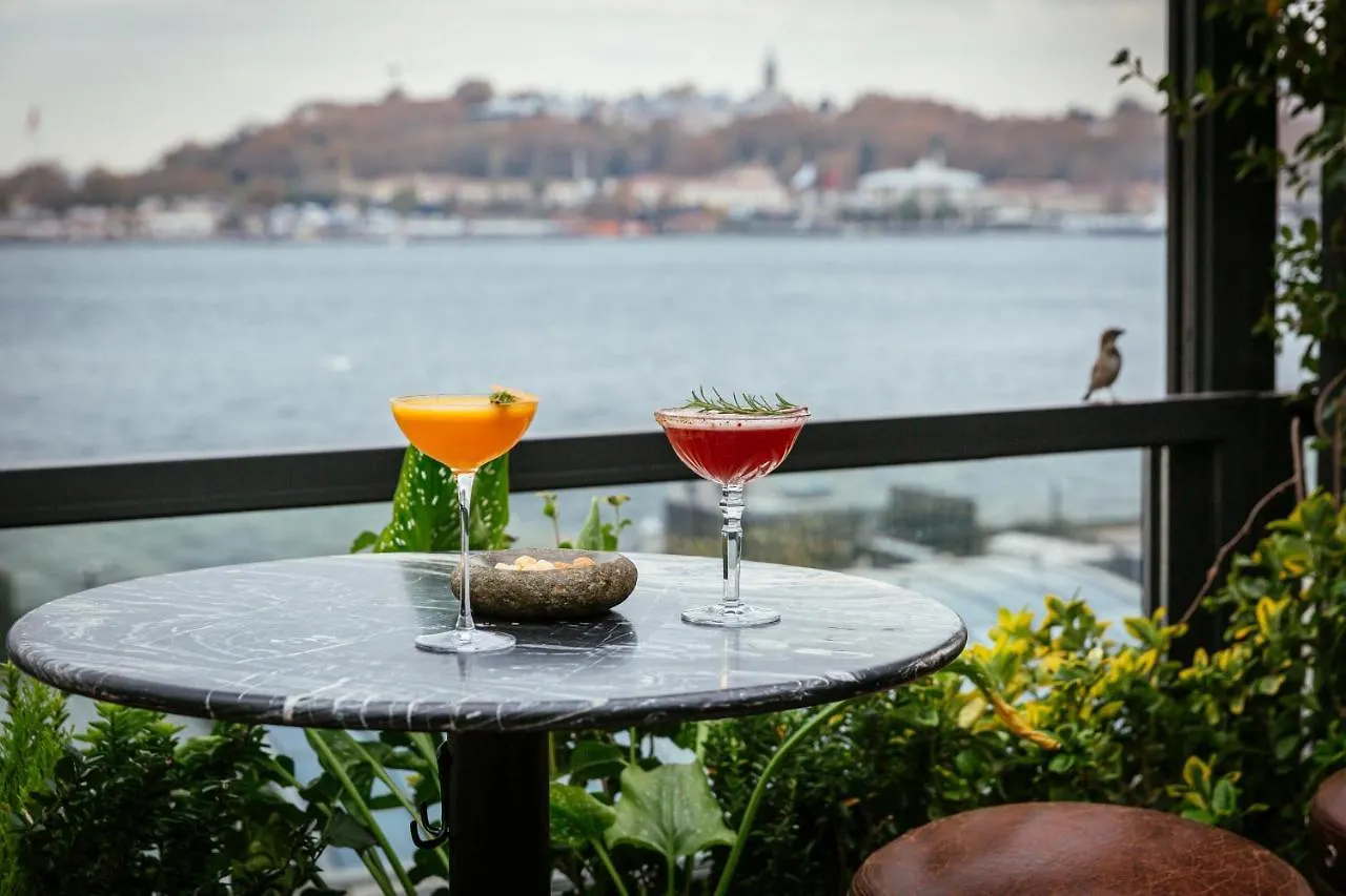Novotel Istanbul Bosphorus Hotel 5*,